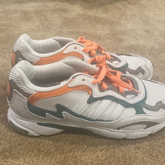 Adidas - Picture 2 of 5